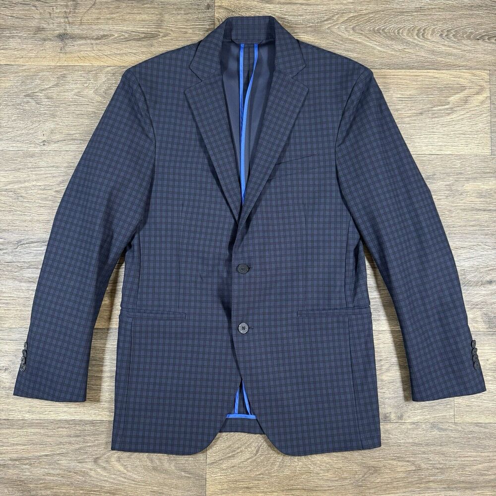 Navy Blue Sport Coat with Structured Shoulders and Modern Fit